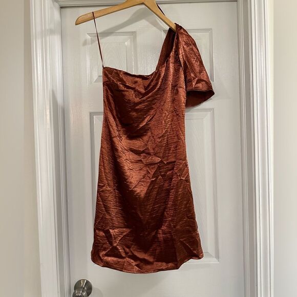 ASTR Synthetic Crystalyn Ruffle One Shoulder Dress size XS NWOT - Picture 2 of 5